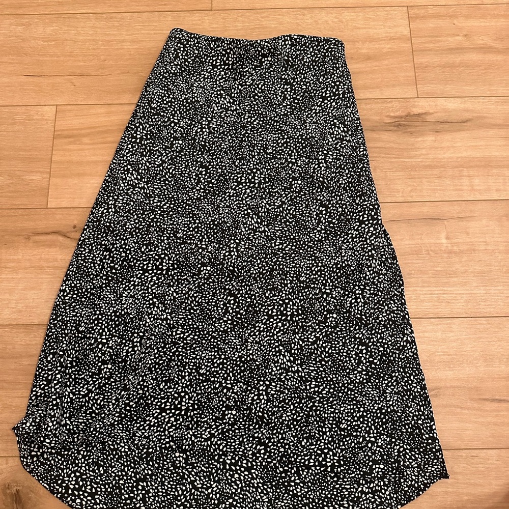 Abercrombie & Fitch Black and White A-Line Midi Skirt